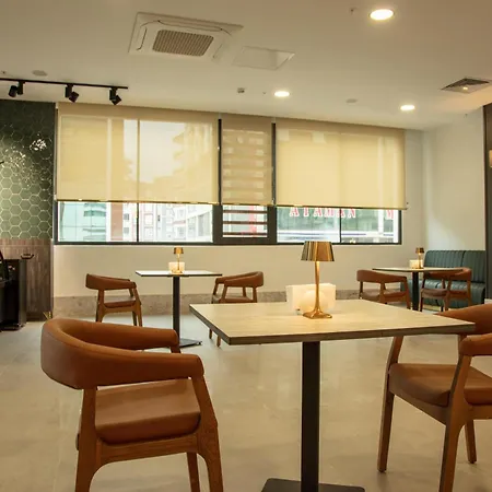 酒店 V Center 4*