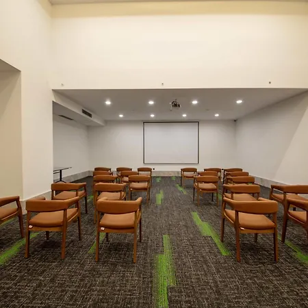 V Center Hotel 4*