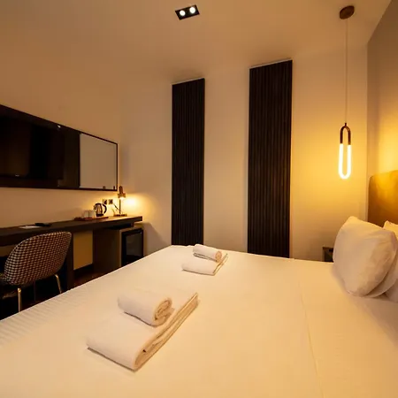V Center מלון 4*