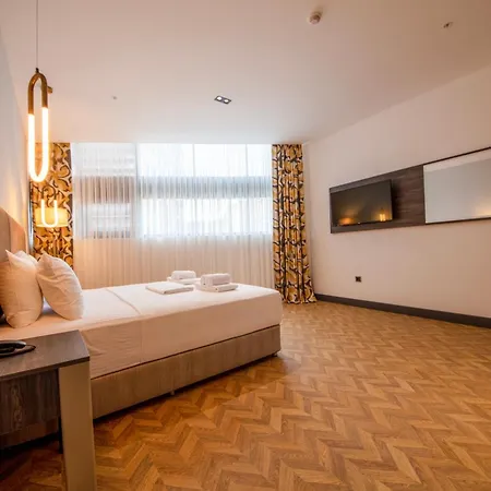 Hotel V Center