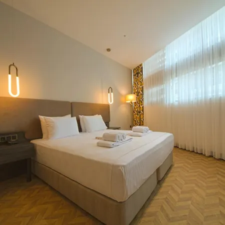 V Center Hotel 4*