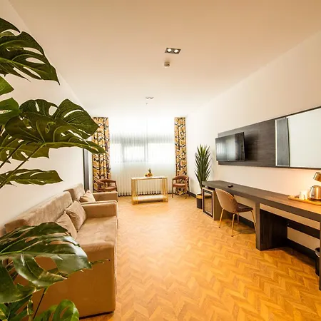 V Center 4* טראבזון