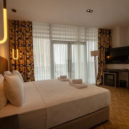 Hotel V Center 4*