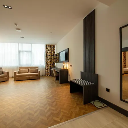 Hotel V Center 4*